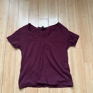 Forever 21 Burgundy V-Neck Short Sleeve Tee